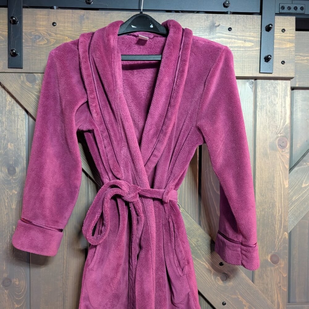 Covington ultra plush 3/4 length dk fuchsia robe size M